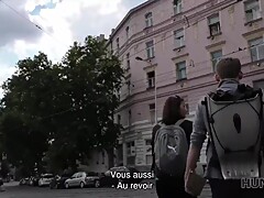 HUNT4K. El aventurero Denisse esta feliz de tener sexo por dinero en Praga
